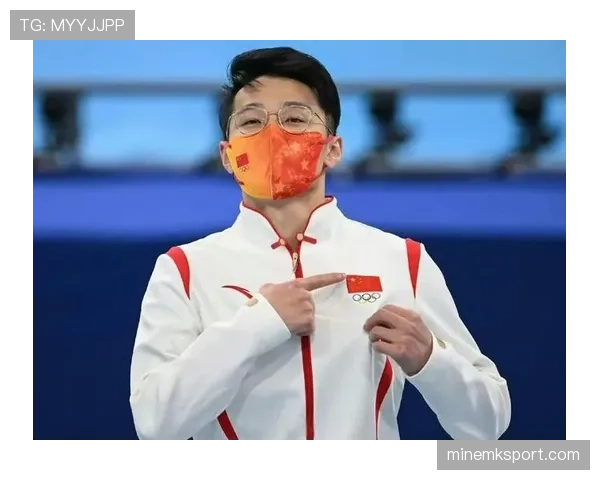 任子威训练完直接啃鸡腿，这自律和放纵的切换也太真实了